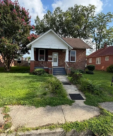 121 Richmond Ave — Photo 1