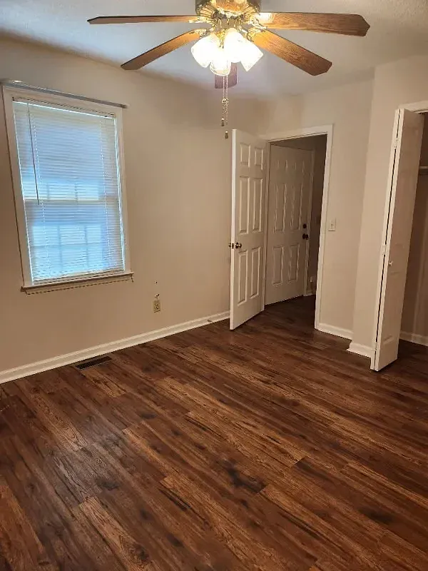 2503 Lakeview Dr — Photo 4
