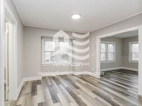 1294584_002_wm_-_living_room_13303277.jpg
