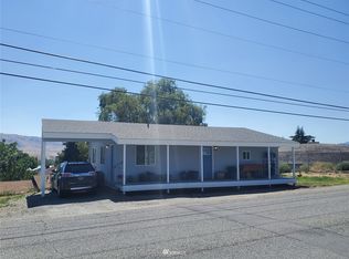 504 Grape Ave E, Omak, WA 98841