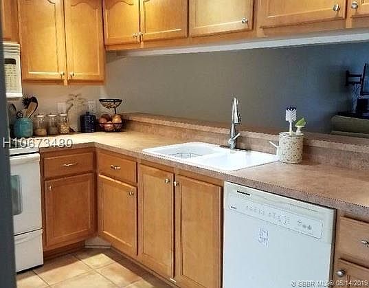 2nd image of 6175 Riverwalk Ln Unit 4