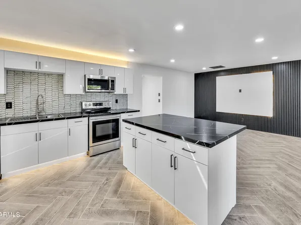 6017 W COLTER Street, Glendale, AZ 85301