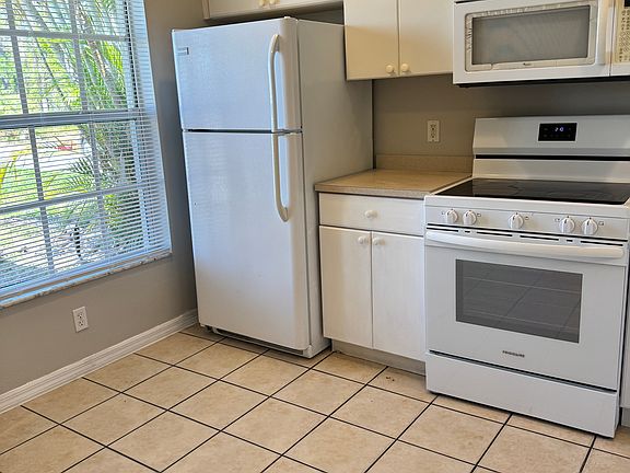 3rd image of 2121 Snead Dr