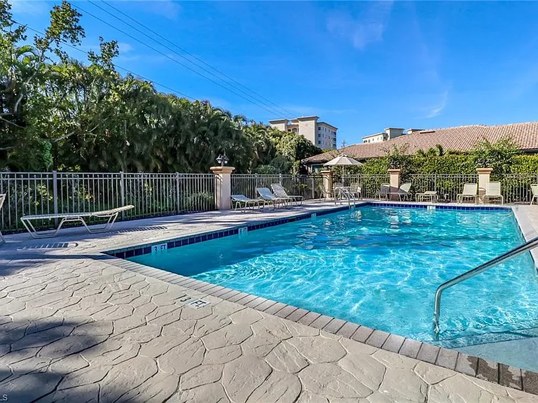 14750 Laguna Dr — Photo 46
