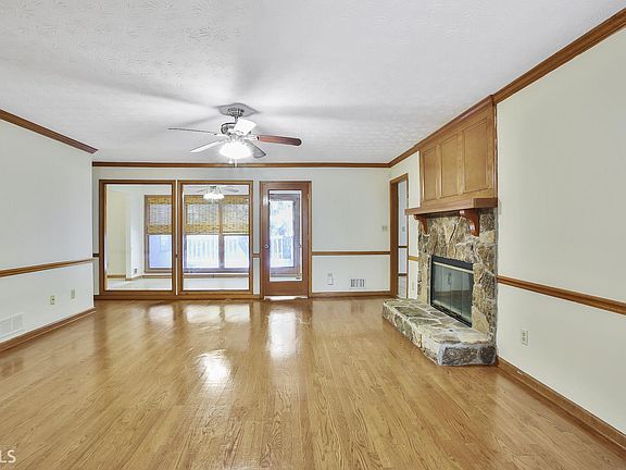 3rd image of 220 Joana Dr