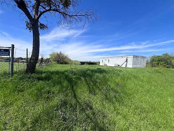 2nd image of 303 N Industrial Blvd