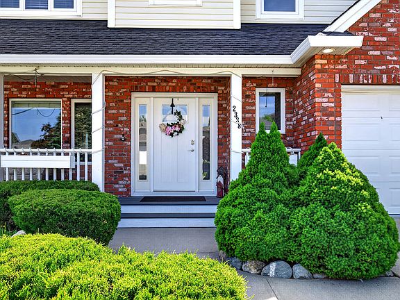 2nd image of 2338 Dunrobin Pl