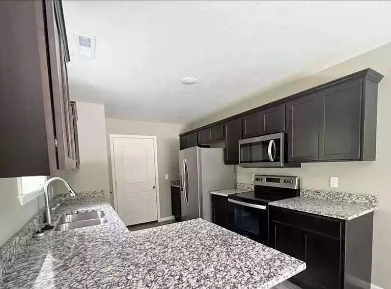 298 Walkington Ln — Photo 2