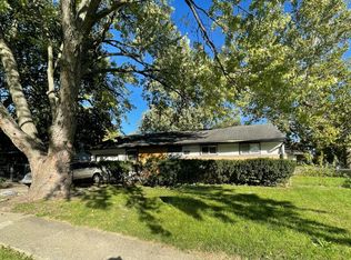 1202 Redwood Dr, Champaign, IL