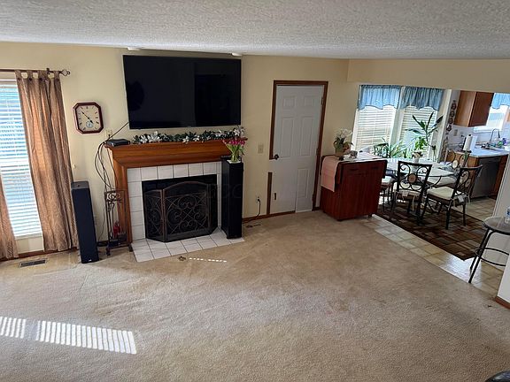 3rd image of 7134 Dewfall Dr
