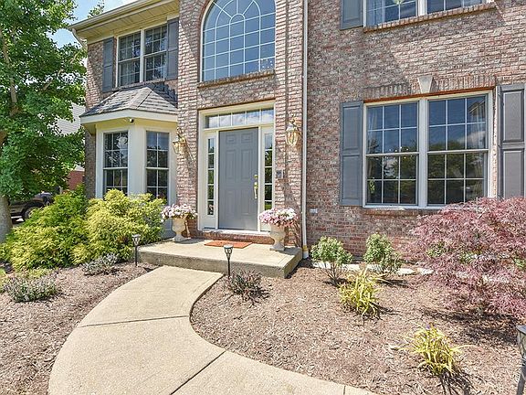 2nd image of 968 Palomar Dr