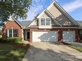 6250 Meadow Glen Ln, Harrisburg, NC 28075