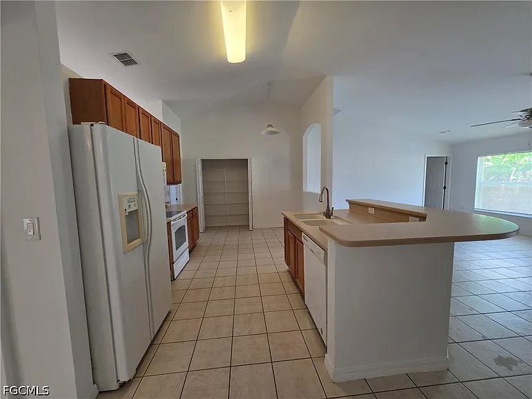 1014 NW 31st Pl — Photo 8
