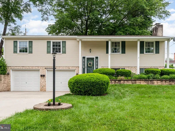 19 Meadow Dr, Camp Hill, PA 17011