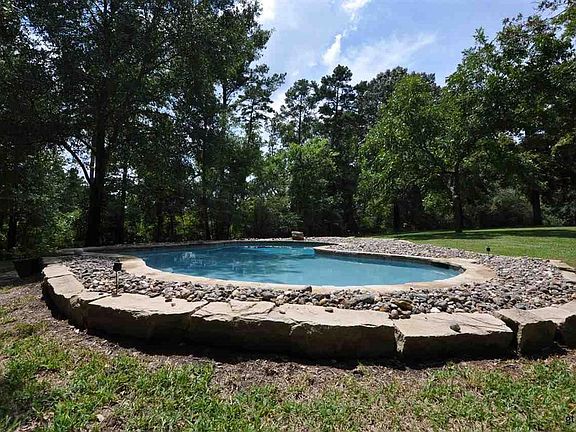 2nd image of 10607 Lakeshore Dr