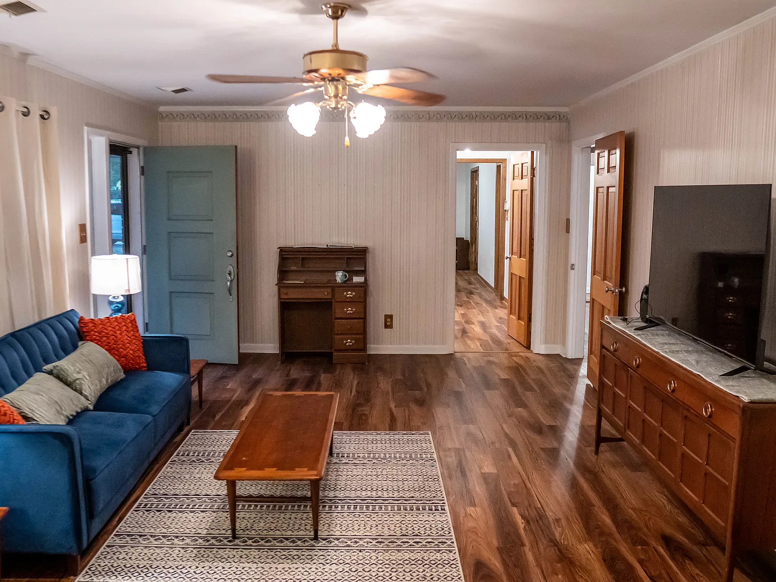 3 bed, 1600 sqft, $2,100 — Photo 2