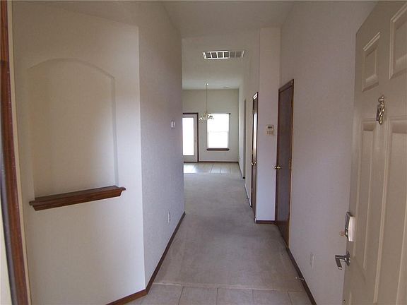 2nd image of 2721 Edgemere Dr