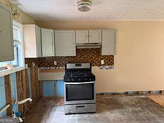 3rd image of 305 Creighton Ave