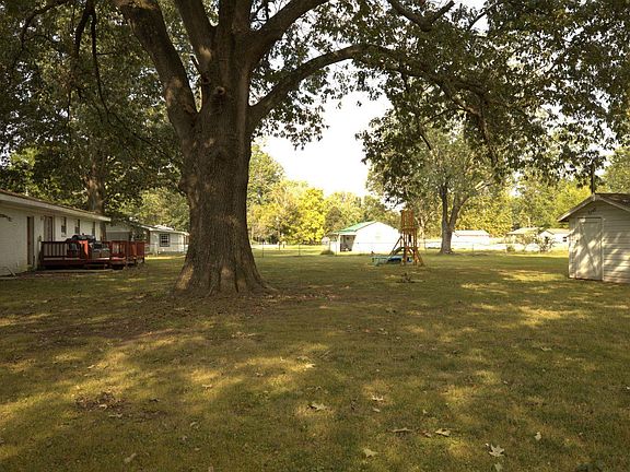 3rd image of 389 Kathy Ln