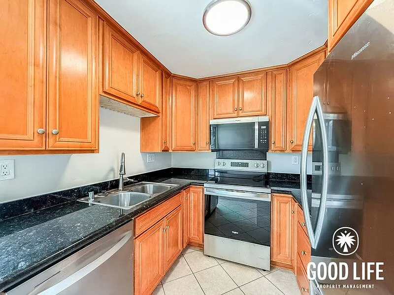 2 bed, 1.5 bath, 948 sqft, $3,400 — Photo 2