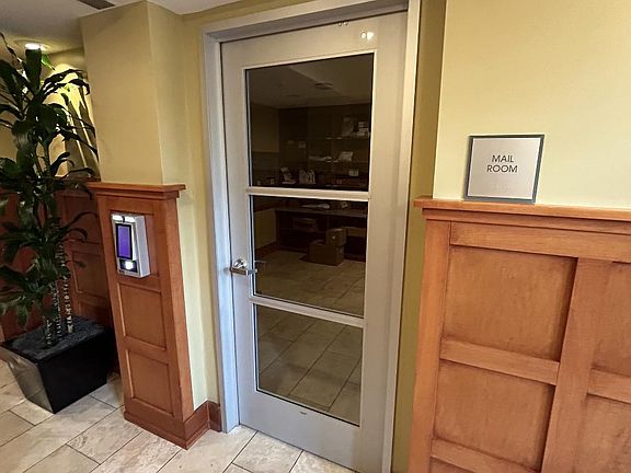 4th image of 175 W Saint James St Unit 606