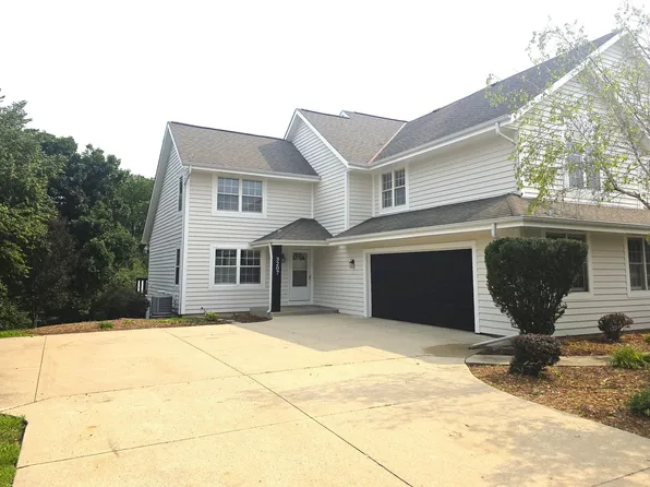 3207 S Ridgecrest Ct, New Berlin, WI 53151