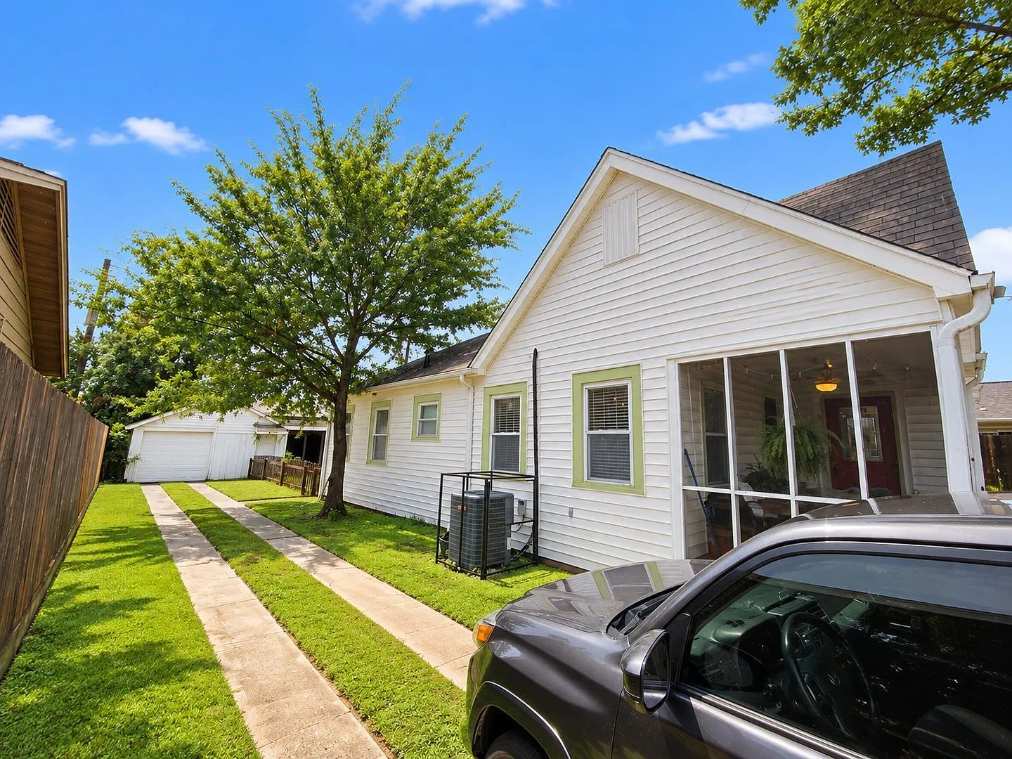 2 bed, 1.0 bath, 1162 sqft, $2,500 — Photo 2