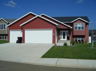 716 16th Ave E, Dickinson, ND 58601
