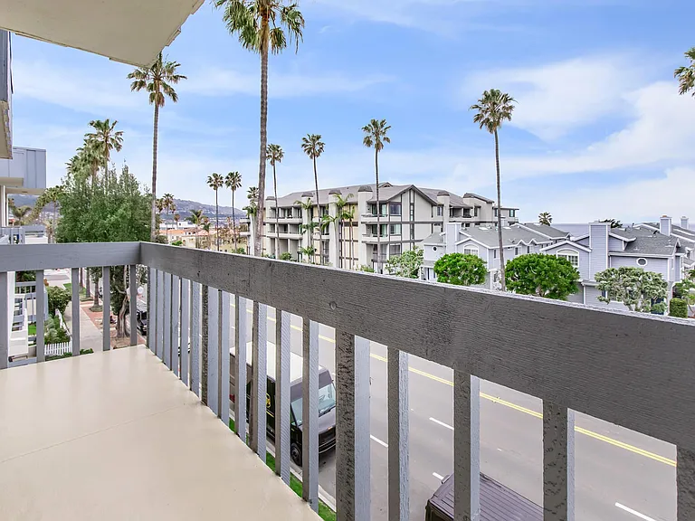 Riviera Vista Apartments — Photo 46