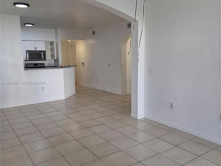 1308 Belmont Ln #1308 — Photo 2