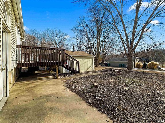 3rd image of 2130 W Iowa St