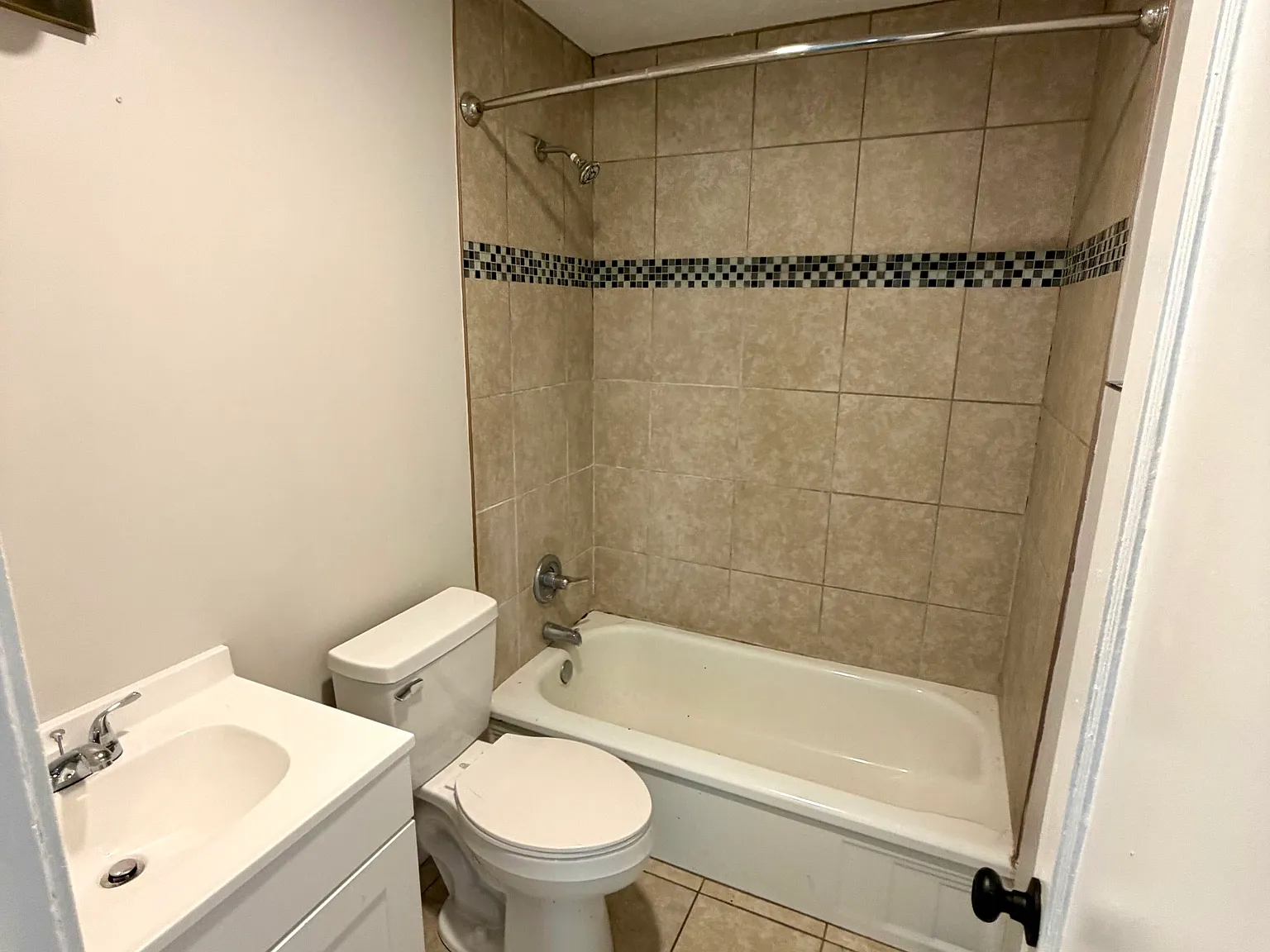 2 bed, 936 sqft, $1,700 — Photo 2