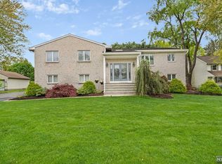 5 Frederick Ct, Wayne, NJ 07470
