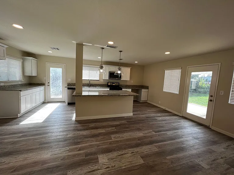 2057 Lupin St — Photo 5