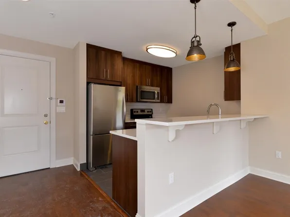 100 Marshall Street image 2 of 12