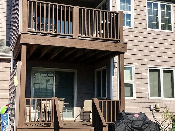 3rd image of 111 W Lakeshore Dr #5