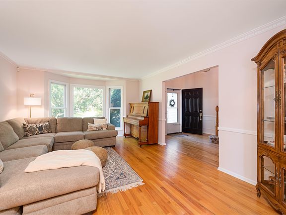 5th image of 81 Meadow Dr