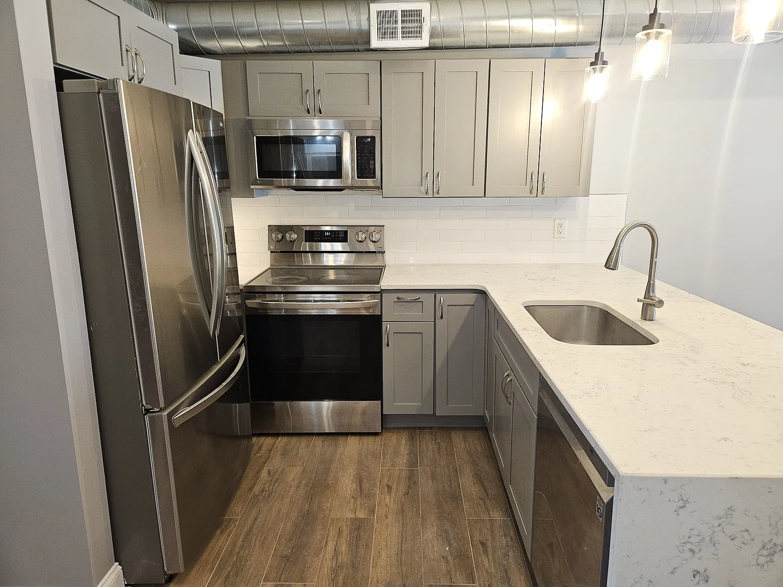 2 bed, 1000 sqft, $1,800 — Photo 2