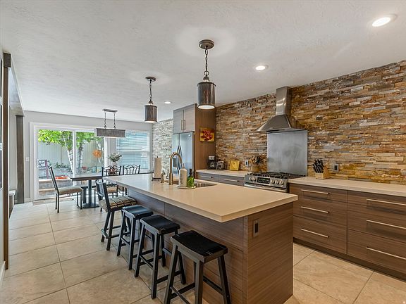 2nd image of 3576 E Rustic Spring Ln S