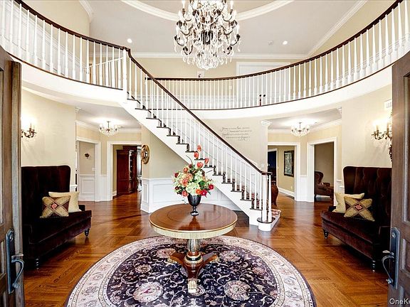 5th image of 7 Ridgeview Circle