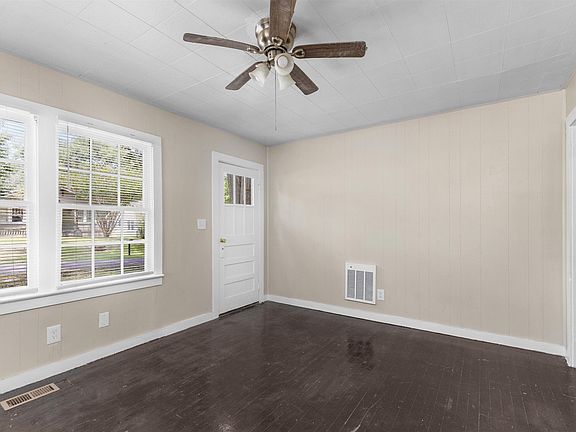 4th image of 3218 Central Ave