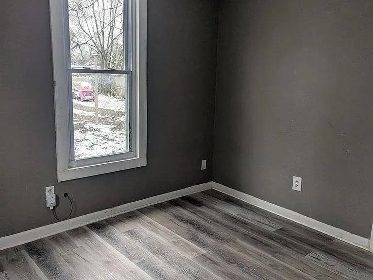 416 W Maple St — Photo 9