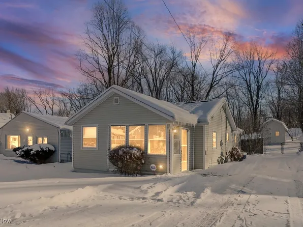 961 Crestline Dr, Akron, OH 44312