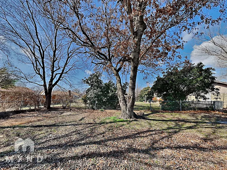 204 E Avenue C — Photo 23