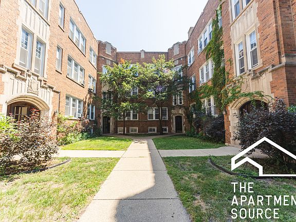 3rd image of 1831 W Foster Ave #2