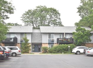 928 E Old Willow Rd APT 102, Prospect Heights, IL 60070