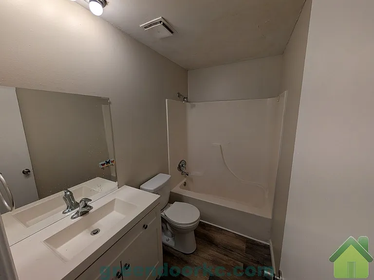 12221 S Sycamore St — Photo 6