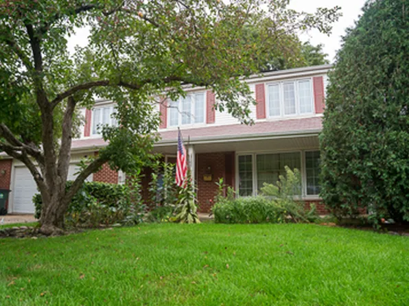 3235 N Volz Dr E, Arlington Heights, IL 60004