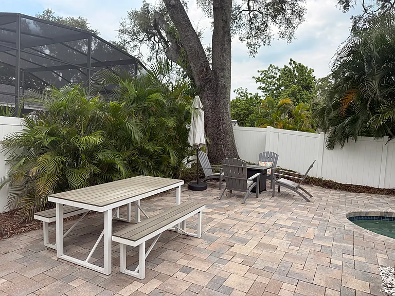 4202 W Palmira Ave — Photo 37