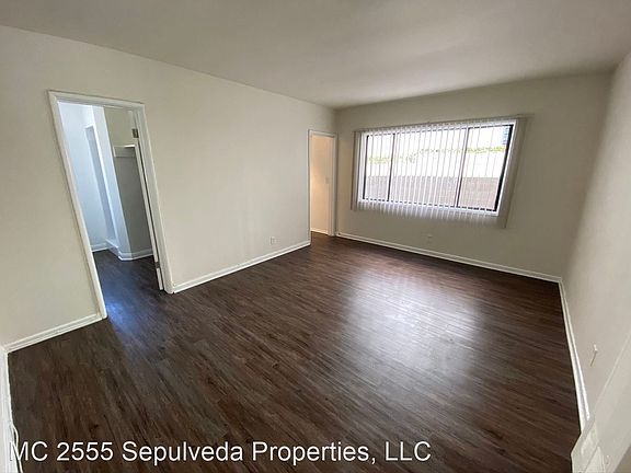 3rd image of 2555 S Sepulveda Blvd APT 3